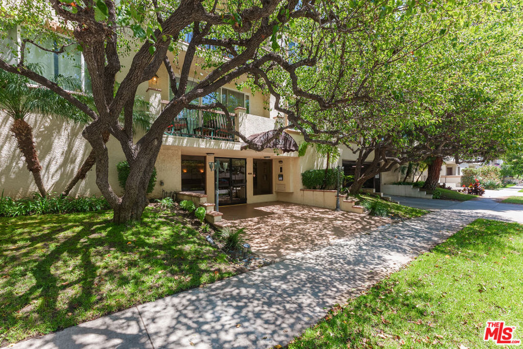 1520 Camden Avenue 105