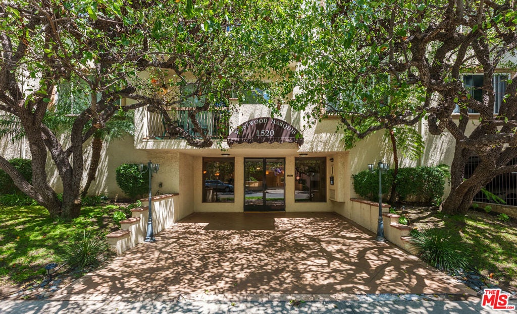 Photo of 1520 Camden Avenue #105, Los Angeles, CA 90025 (MLS # 26828001)