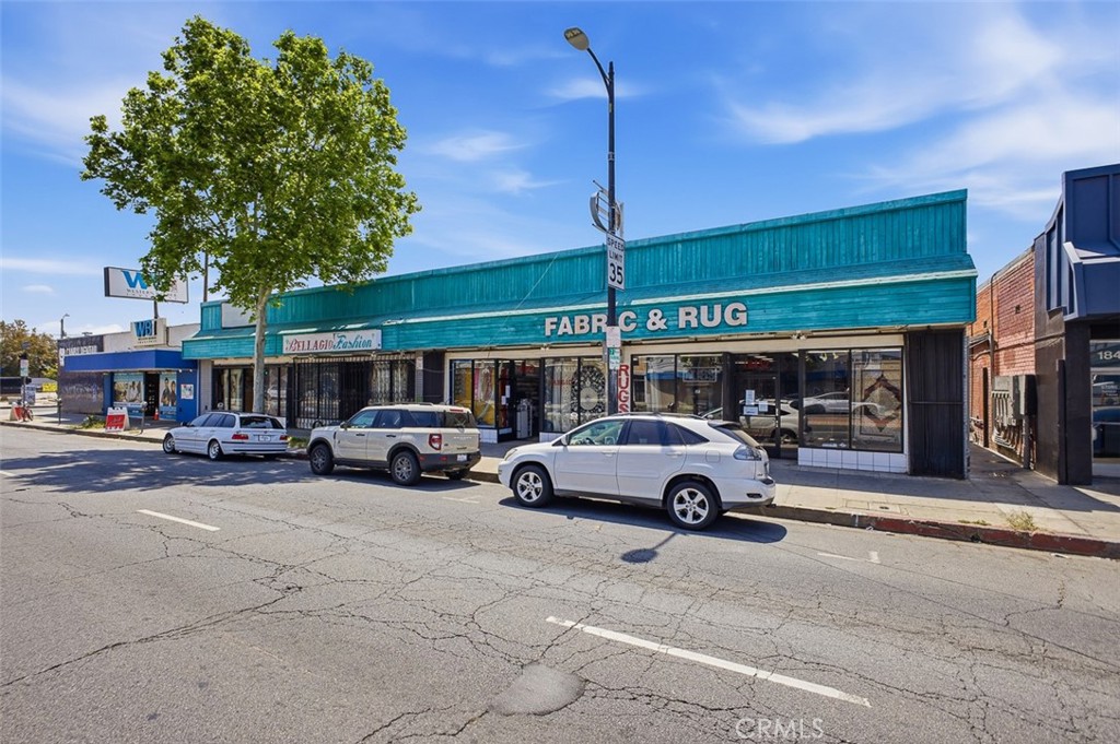 18446 18452 Sherman Way