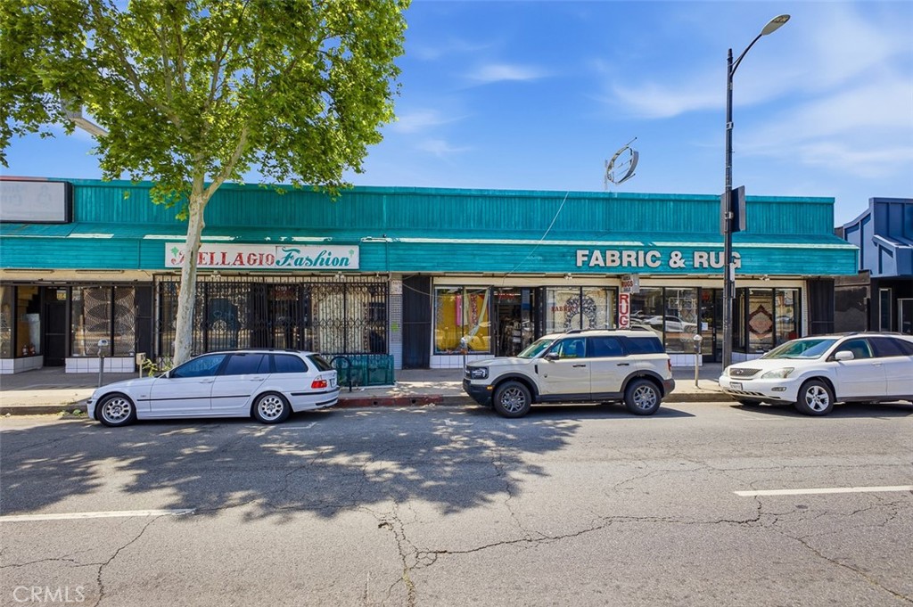 18446 18452 Sherman Way
