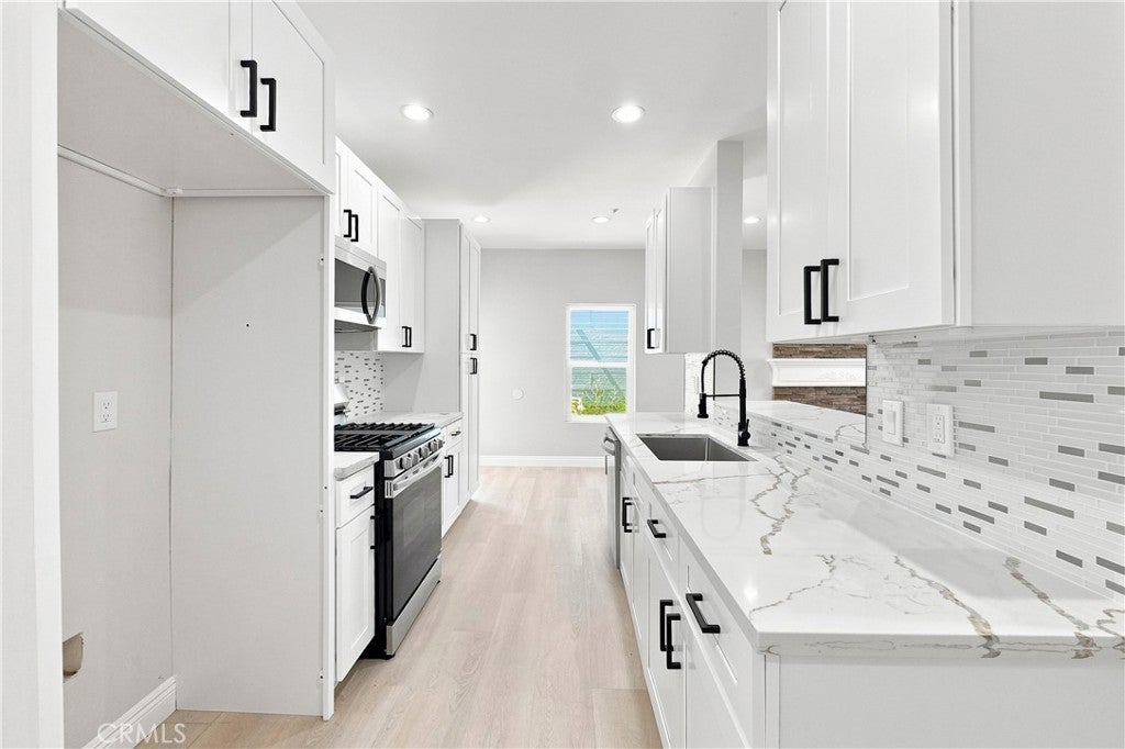 25544 Portola