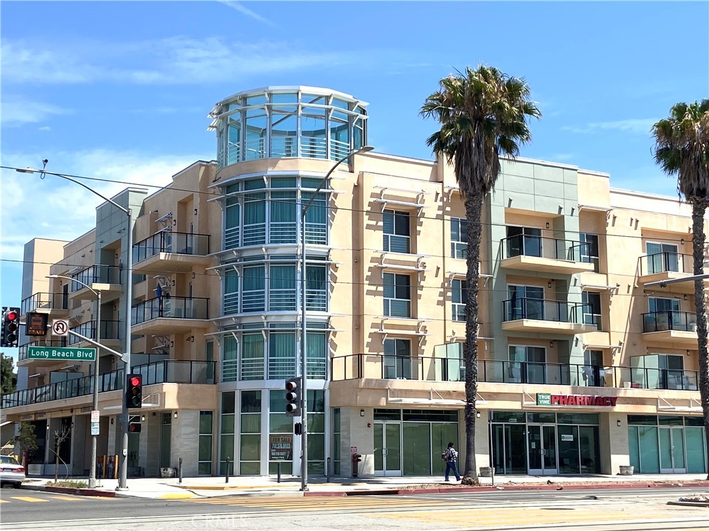 A beautifully designed condo built in 2019, offering modern comfort and convenience close to downtown Long Beach. This 2 bed, 2.5 bath end unit condo features a spacious living room, modern kitchen with stainless steel appliances, in-unit stacked washer and dryer, 2 primary bedrooms with 2 en-suite bathrooms, sliding glass doors with huge private balcony overlooking city view. 2 side by side parking spaces with a 24-hour security gate. Gym on the first floor next to the lobby. Just blocks from the beach, boutique restaurants and bars, shops, schools, and downtown nightlife. This property is steps away from major transportation and close to freeways. This is a must see!