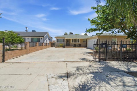 Photo of 6642 Teesdale Avenue, North Hollywood, CA 91606 (MLS # 226003234)
