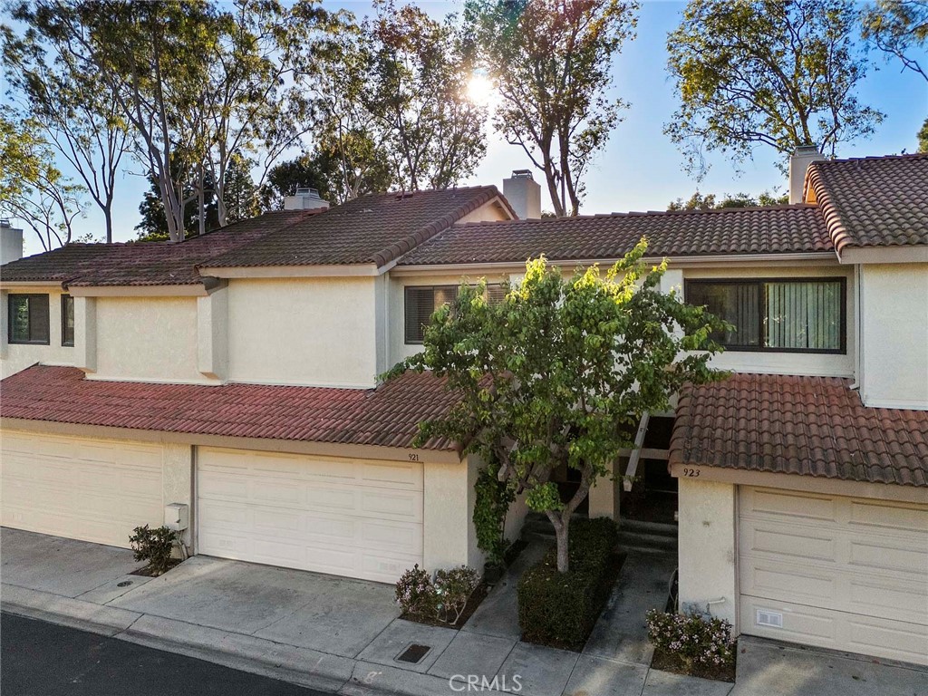 921 Creekside Dr