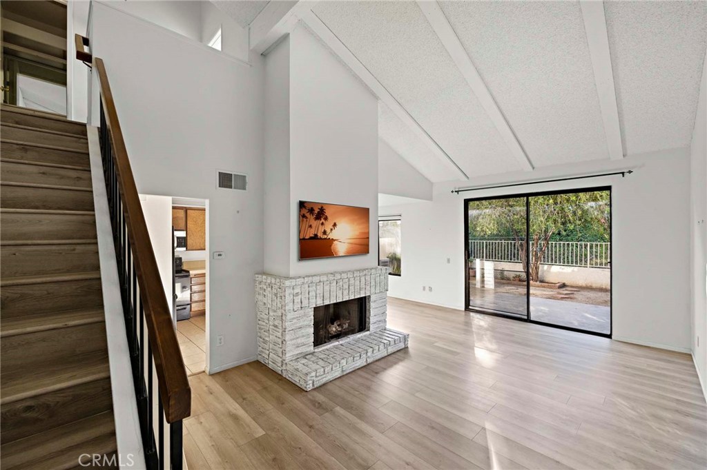 921 Creekside Dr