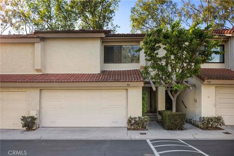 Photo of 921 Creekside Dr Dr, Fullerton, CA 92833 (MLS # CV26046666)