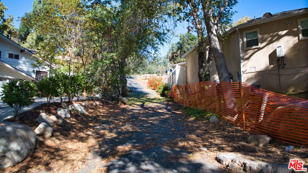 Photo of 3125 Rubio Canyon Road, Altadena, CA 91001 (MLS # 25609509)