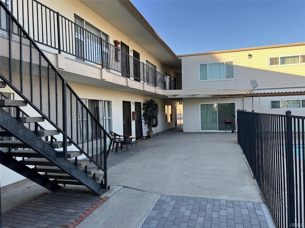 Apartment located in central Ontario - on second floor - 1 bedroom, 1 bath, laminate flooring, granite countertops in kitchen with assigned parking.