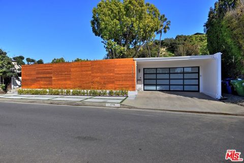 Photo of 3744 Cody Road, Sherman Oaks, CA 91403 (MLS # 26663015)