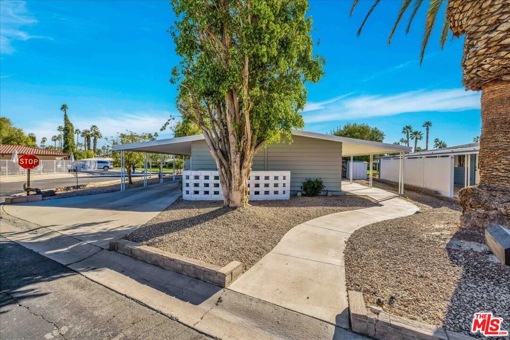 Date Palm Country Cl - Manufactured In Park