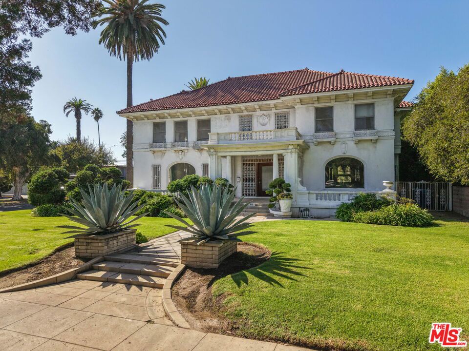 Properties 1 1685 S Victoria Avenue