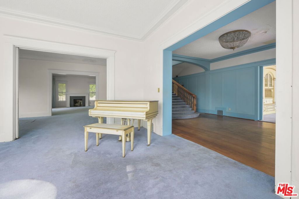Properties 3 1685 S Victoria Avenue
