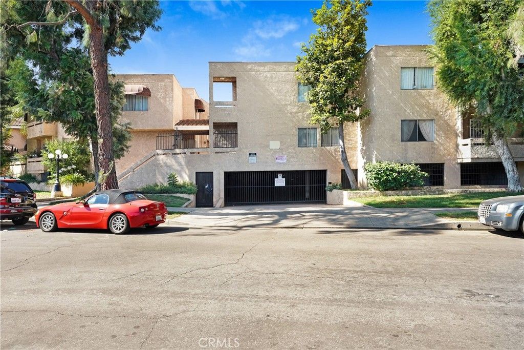 Photo of 8020 Langdon Avenue #211, Van Nuys, CA 91406 (MLS # OC25152017)