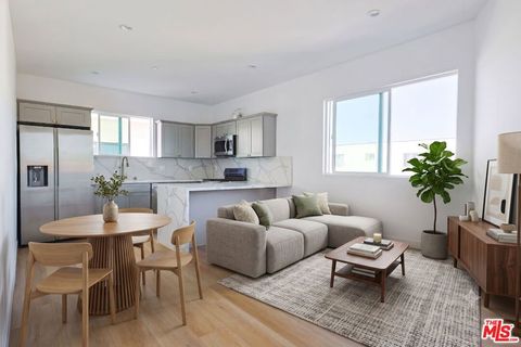 Photo of 1921 1/2 Carmona Avenue, Los Angeles, CA 90016 (MLS # 26841567)