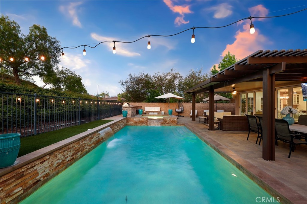 2571 N skytop Court