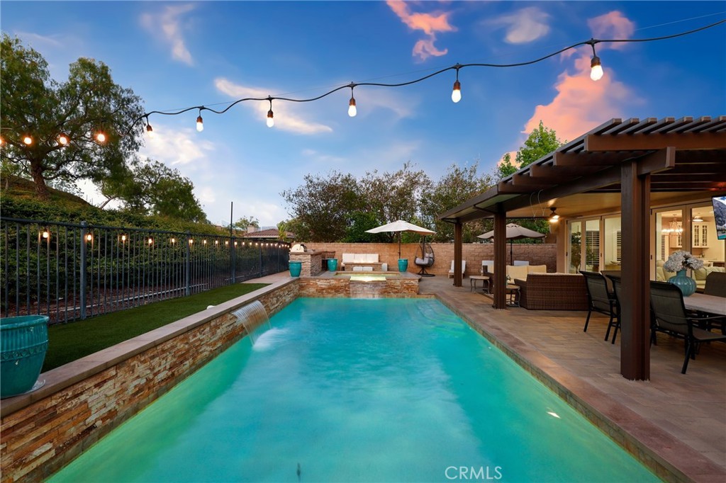 2571 N skytop Court