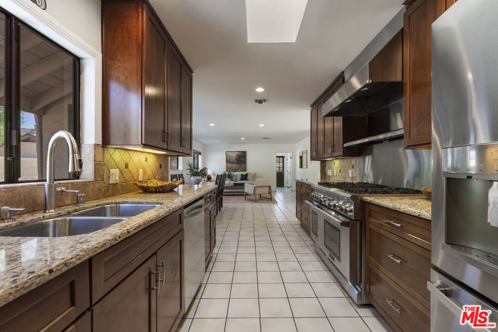 9144 Del Arroyo Drive