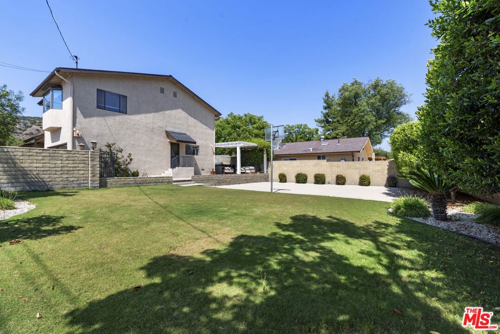9144 Del Arroyo Drive, Sun Valley CA 91352