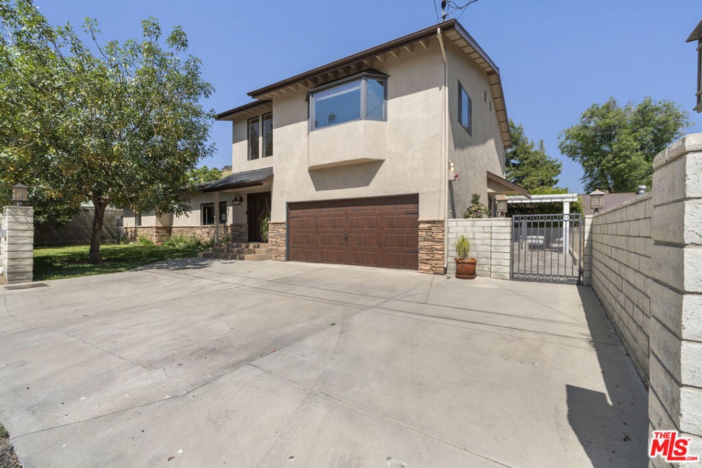 9144 Del Arroyo Drive
