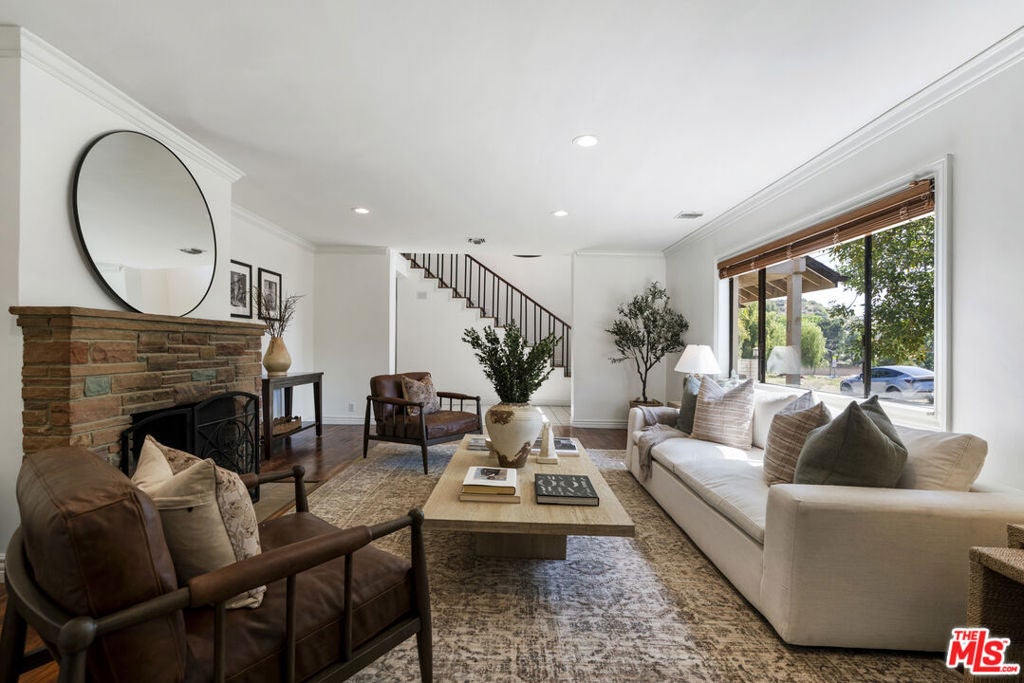9144 Del Arroyo Drive