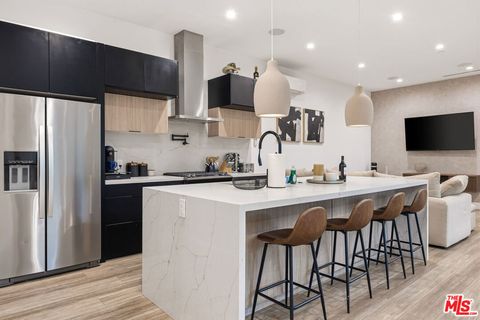 Photo of 22747 Erwin, Woodland Hills, CA 91367 (MLS # 26669387)