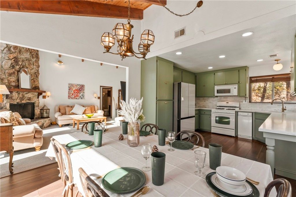 Photo of 26669 Modoc Lane, Lake Arrowhead, CA 92352 (MLS # IG25254075)