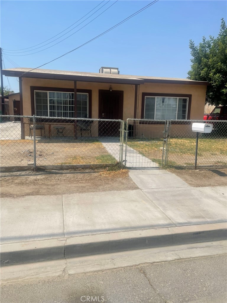 Charming 2 bedroom 1 bath, with a large backyard, Separate detached garage. YOUR PERFECT STARTER HOME ! This home offers convenience and comfort. This home is ideal for first time homebuyers, growing family, and investors looking to add to there portfolio. Outside you will find a long driveway detached garage, clean and spacious backyard with possible of space for RV parking. This home is located near parks, grocery stores, and schools. VERY CONVIENANT LOCATION