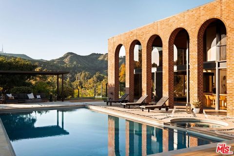 2291 N Hobart Boulevard Los Angeles CA 90027