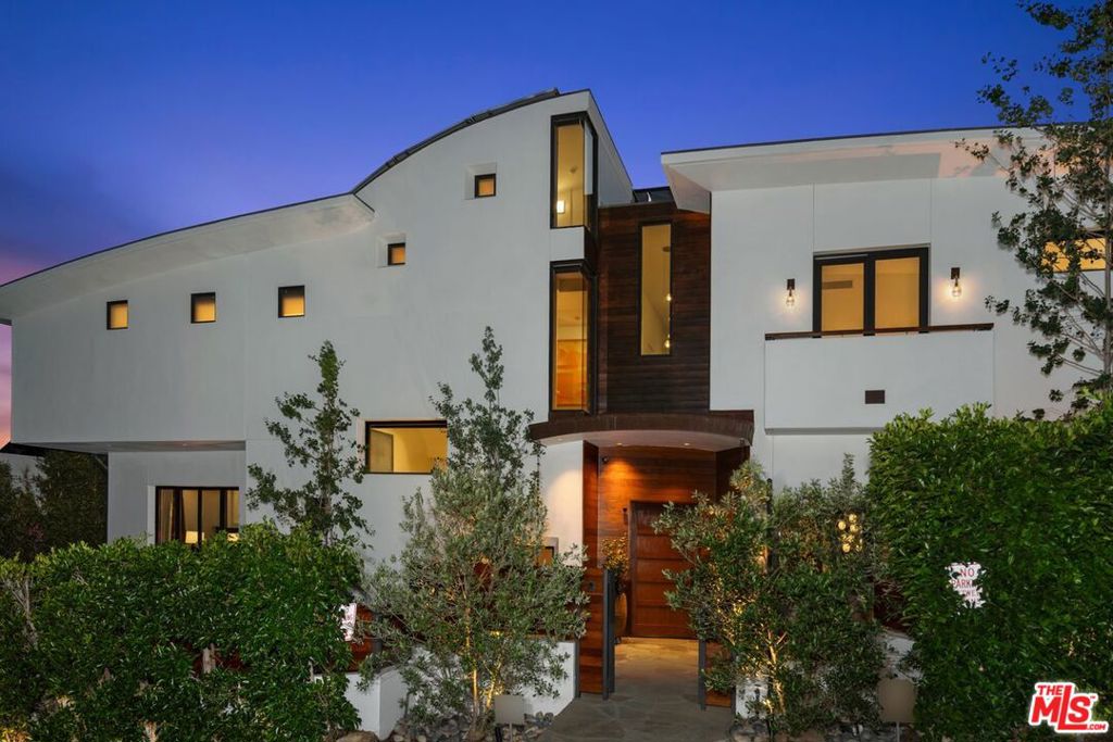Photo of 1535 Umeo Road, Pacific Palisades, CA 90272 (MLS # 26860867)