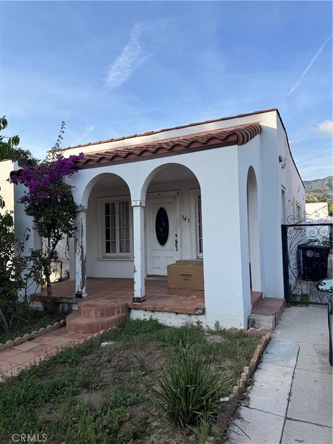 Photo of 545 W Dryden St St, Glendale, CA 91202 (MLS # CV26034775)
