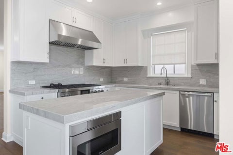 Tiny photo for 1011 Fiske Street, Pacific Palisades, CA 90272 (MLS # 26875289)