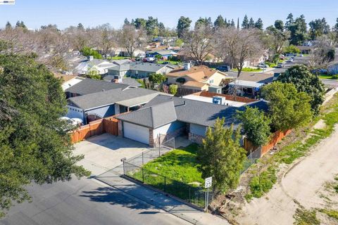 Tiny photo for 2800 2800 Bateman Ln Ln, Modesto, CA 95354 (MLS # 41126310)