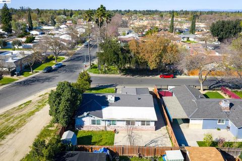 Tiny photo for 2800 2800 Bateman Ln Ln, Modesto, CA 95354 (MLS # 41126310)