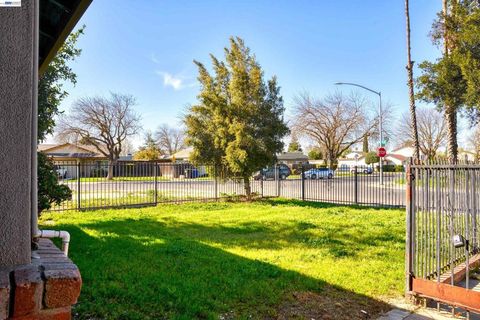 Tiny photo for 2800 2800 Bateman Ln Ln, Modesto, CA 95354 (MLS # 41126310)