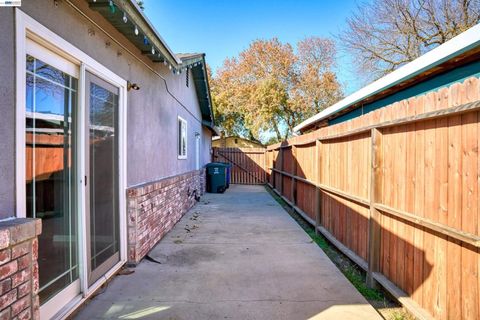 Tiny photo for 2800 2800 Bateman Ln Ln, Modesto, CA 95354 (MLS # 41126310)