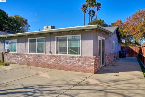 Tiny photo for 2800 2800 Bateman Ln Ln, Modesto, CA 95354 (MLS # 41126310)