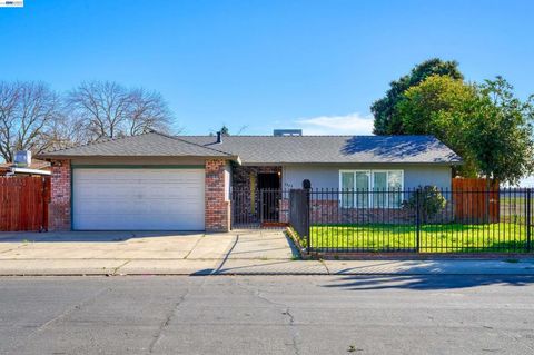 Photo of 2800 2800 Bateman Ln Ln, Modesto, CA 95354 (MLS # 41126310)