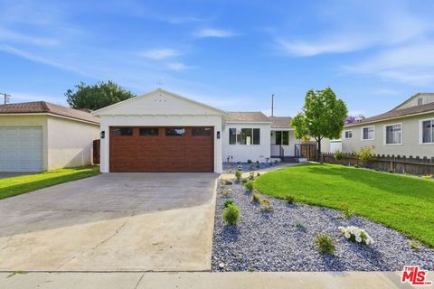 Photo of 3516 Roxanne Avenue, Long Beach, CA 90808 (MLS # 26775421)