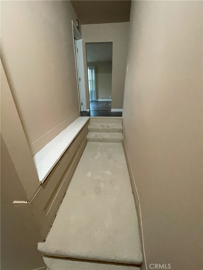 Large 2 bedroom 1 bath apartment in Pasadena.
Prime Pasadena Location
Approximately 1 mile from Pasadena City College and Caltech University
Just South of Colorado Blvd, Close to shopping, transportation, restaurants, etc.
This Unit has Central A/C and Heat
Kitchen has Stainless Steel refrigerator and Stove.
Has Hardwood laminate flooring and Tile Flooring throughout the unit with brand new Carpet on Steps.
Comes with one parking space.
Laundry Facility is on Site
It's an upstairs Unit