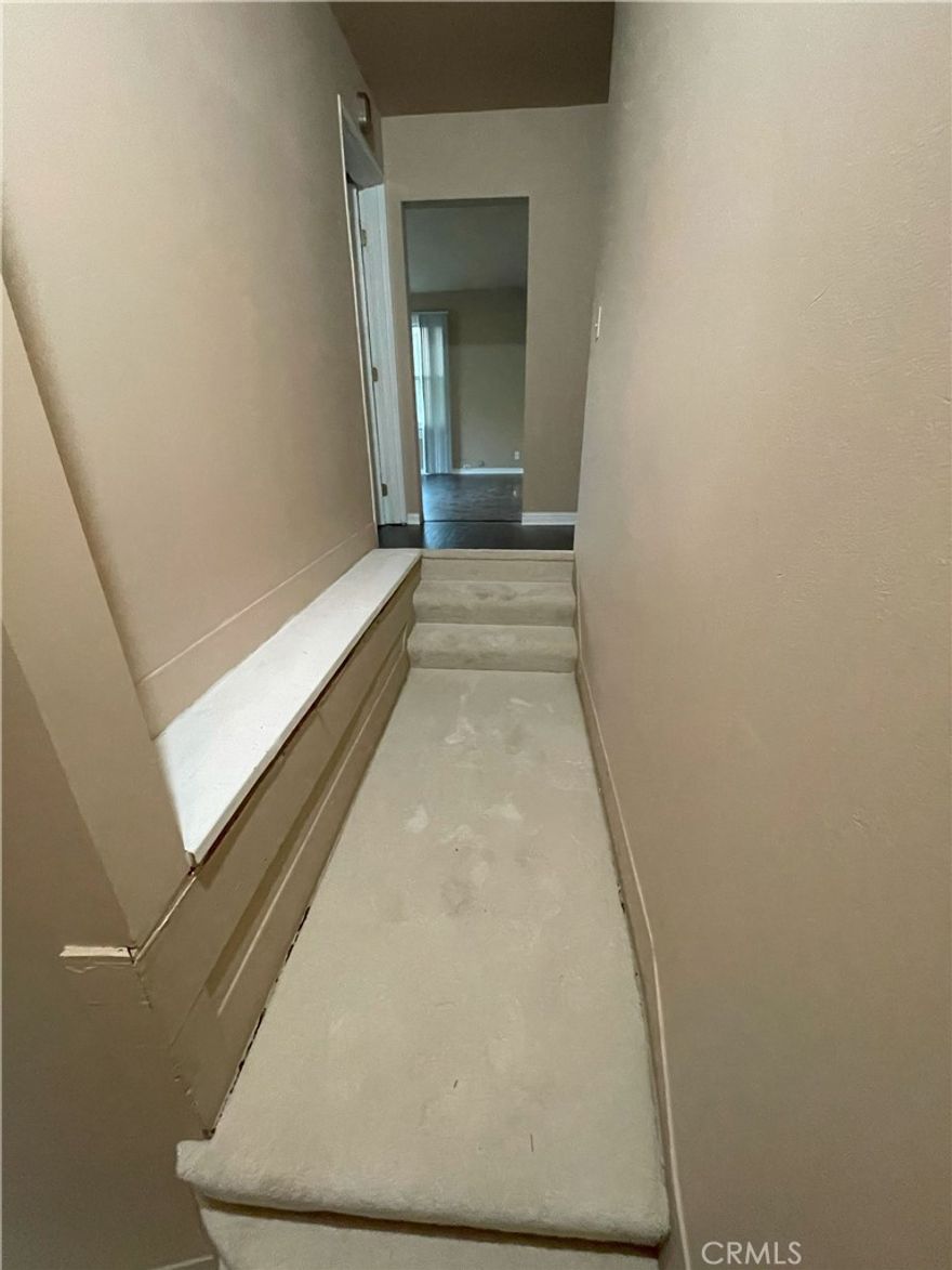 Large 2 bedroom 1 bath apartment in Pasadena. 

Prime Pasadena Location

Approximately 1 mile from Pasadena City College and Caltech University

Just South of Colorado Blvd, Close to shopping, transportation, restaurants, etc.

 This Unit has Central A/C and Heat

Kitchen has Stainless Steel refrigerator and Stove.

Has Hardwood laminate flooring and Tile Flooring throughout the unit with brand new Carpet on Steps.

Comes with one parking space.

Laundry Facility is on Site

It's an upstairs Unit