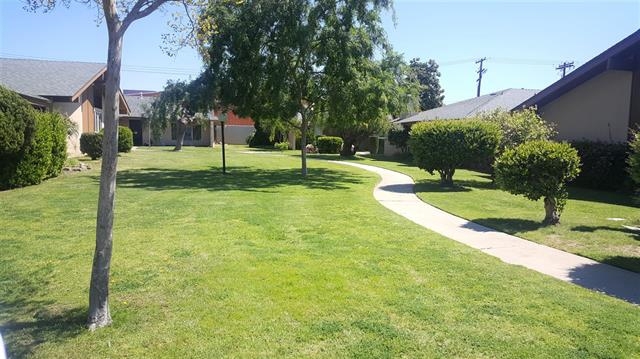 2ND FLOOR UNIT *** Very nice 1 bedroom 1 bath located in the heart of El Cajon, near freeways and shopping. Gated Complex, community pool, lush lawns and community room. Neighborhoods: Barbara Gardens Complex Features: ,,,,