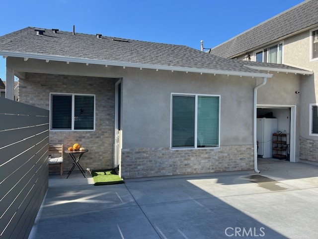 One year new ADU. Spacious floor plan with high ceilings. Air conditioned. Inside stacked full size laundry. Small private patio. Street parking Only. No Garage