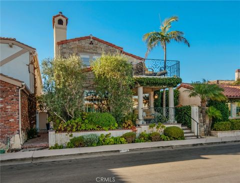 Photo of 107 Via San Remo, Newport Beach, CA 92663 (MLS # NP26009160)