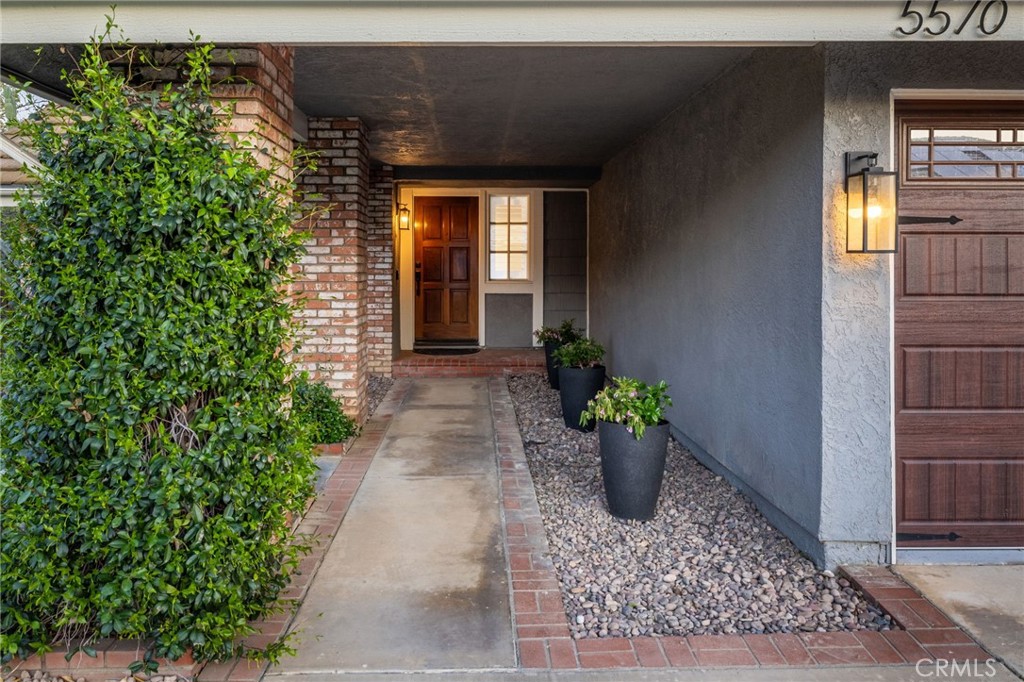 5570 Lakeview Drive