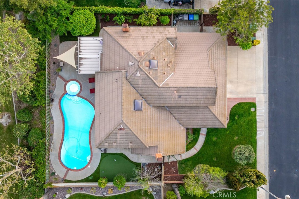 5570 Lakeview Drive
