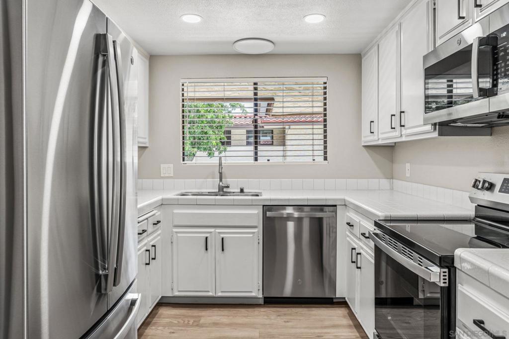 4225 Asher 40