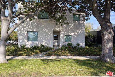 Photo of 2800 Grayson Avenue, Venice, CA 90291 (MLS # 26725433)