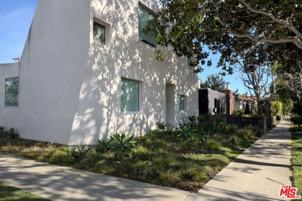 Photo of 2800 Grayson Avenue, Venice, CA 90291 (MLS # 26725433)