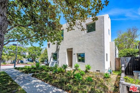 Photo of 2800 Grayson Avenue, Venice, CA 90291 (MLS # 26725433)