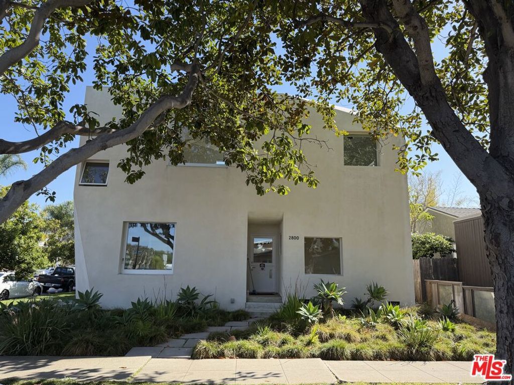 Photo of 2800 Grayson Avenue, Venice, CA 90291 (MLS # 26725433)